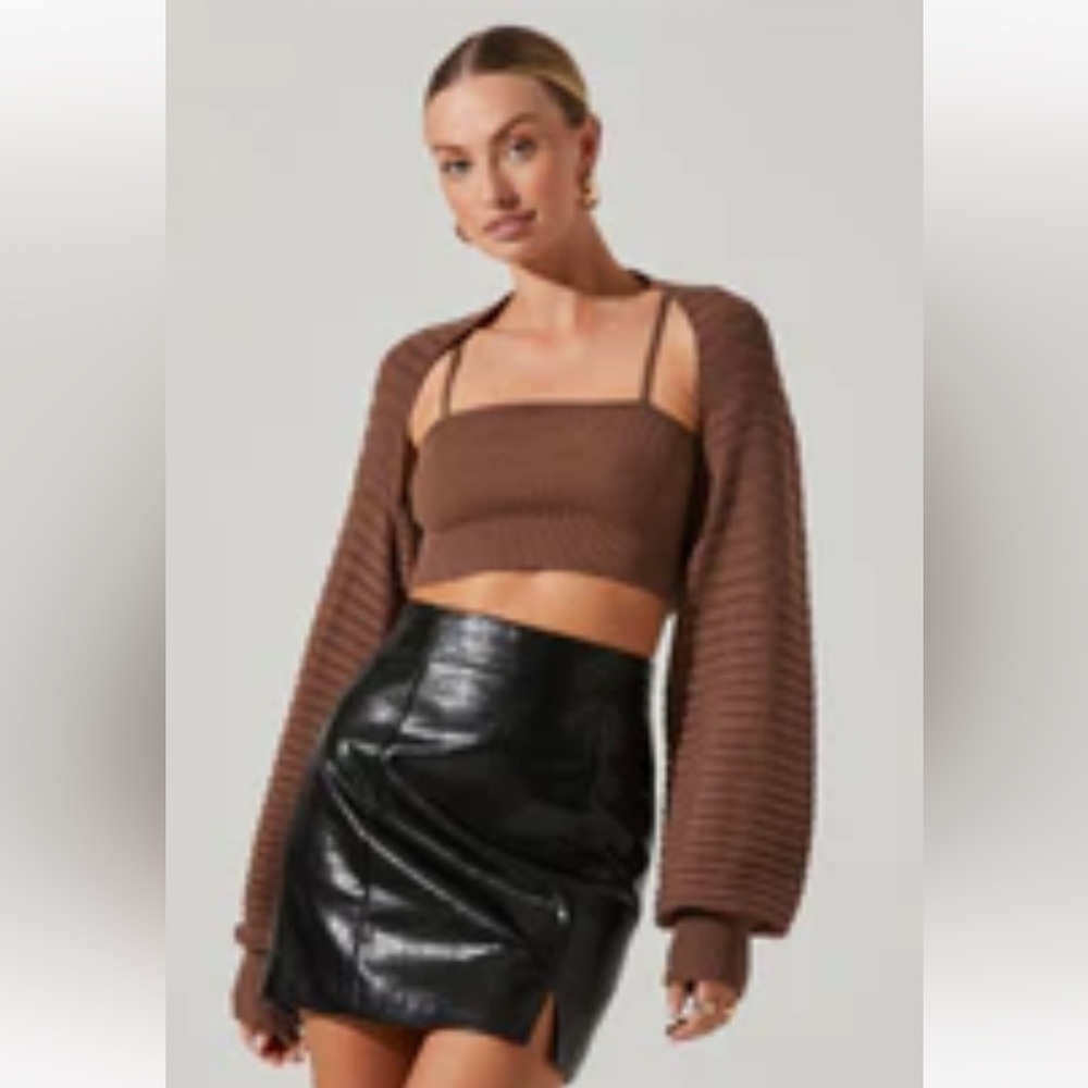 NWOT Astr the label Spaghetti Crop Top with Shawl